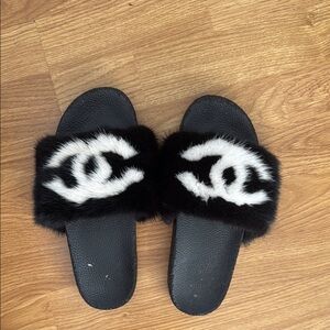 DESIGNER FUR SLIDES